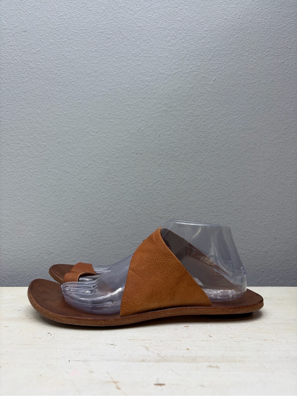Cydwoq Brown Leather Hillary Toe Ring Sandals Size 40